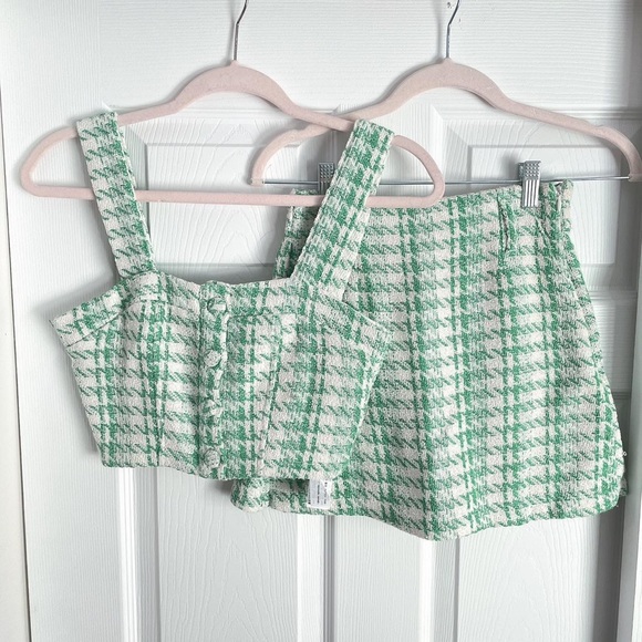 Bershka green and white houndstooth set, crop top + skort - Picture 2 of 4